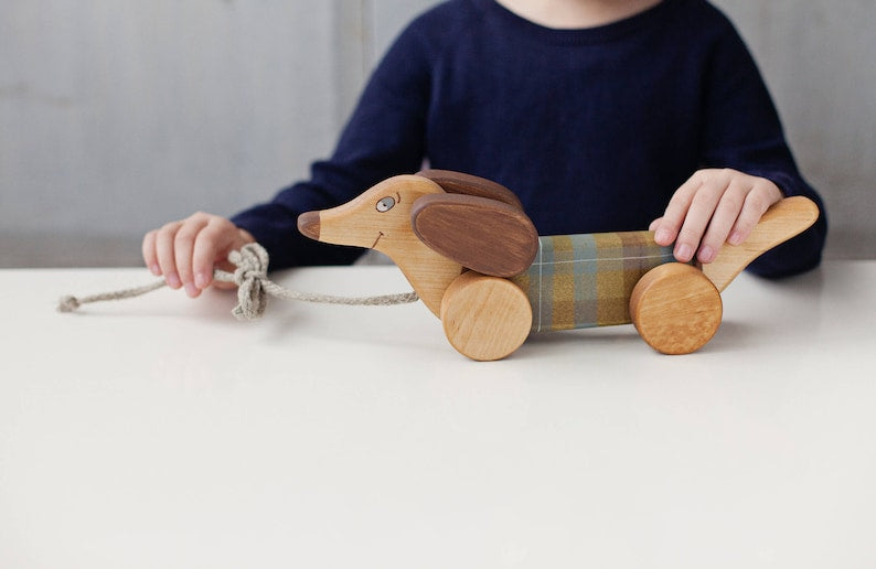 SARVA Pull Toy Sausage Dog